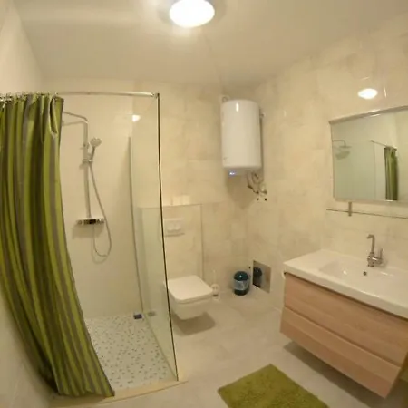 Kanizaj Guest house 3*